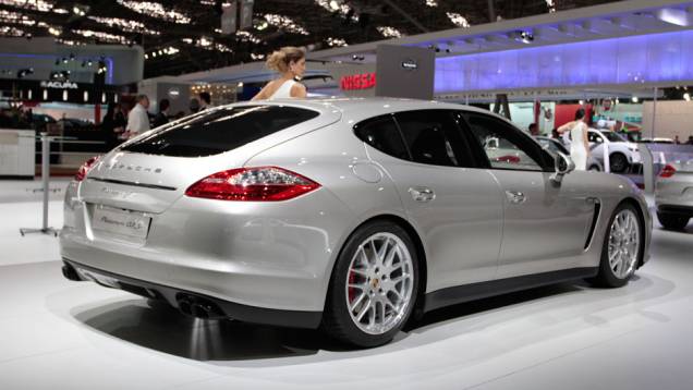 Modelo é equipado com motor V8 4,8 l <a href="https://quatrorodas.abril.com.br/salao-do-automovel/2012/carros/panamera-gts-709505.shtml" rel="migration">Leia mais</a> Modelo é equipado com motor V8 4,8 l <a href="https://quatrorodas.abril.com.br/salao-do-automovel/2012/carros/panamera-gts-709505.shtml" rel="migration">Leia mais</a>