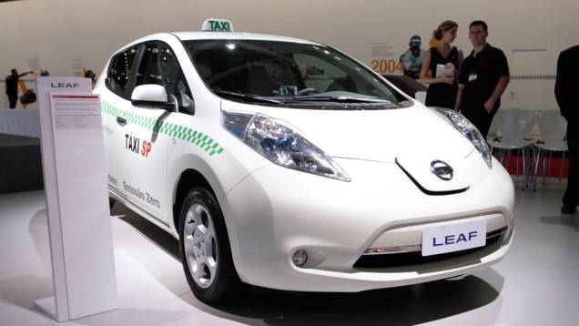 O Nissan Leaf roda como táxi em São Paulo e já levou 2,5 mil passageiros em 4 meses <a href="https://quatrorodas.abril.com.br/salao-do-automovel/2012/carros/leaf-703954.shtml" rel="migration">Leia mais</a>