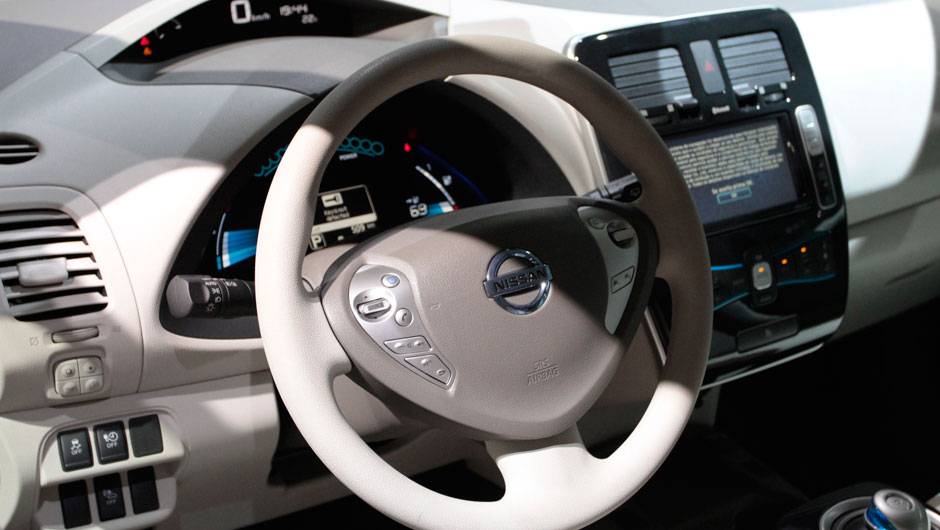 Quanto mais econ&ocirc;mica &eacute; a condu&ccedil;&atilde;o do motorista, mais &aacute;rvores aparecem no indicador Eco Drive <a href="https://quatrorodas.abril.com.br/salao-do-automovel/2012/carros/leaf-703954.shtml" rel="migration">Leia mais</a>