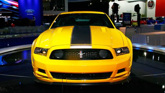 O motor é um V8 de 5 litros que gera 444 cavalos de potência <a href="https://quatrorodas.abril.com.br/salao-do-automovel/2012/carros/mustang-boss-707586.shtml" rel="migration">Leia mais</a> O motor é um V8 de 5 litros que gera 444 cavalos de potência <a href="https://quatrorodas.abril.com.br/salao-do-automovel/2012/carros/mustang-boss-707586.shtml" rel="migration">Leia mais</a>