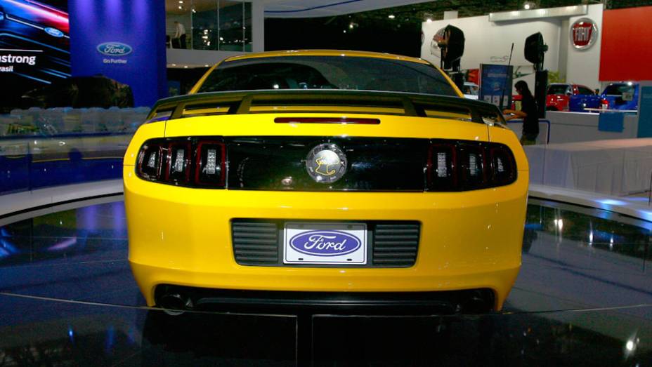 Sistemas eletrônicos entram em ação quando o carro supera 250 km/h <a href="https://quatrorodas.abril.com.br/salao-do-automovel/2012/carros/mustang-boss-707586.shtml%3E%20Leia%20mais%20%3C/a%3E" rel="migration"></a>