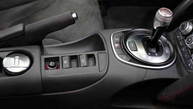 Audi R8 GT Spyder | <a href="https://quatrorodas.abril.com.br/salao-do-automovel/2012/carros/r8-gt-spyder-709681.shtml" rel="migration">Leia mais</a>