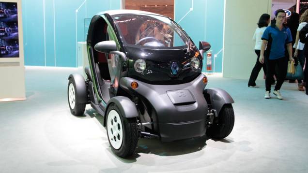 A Renault posiciona o Twizy como um segundo carro ideal para um morador de área urbana <a href="https://quatrorodas.abril.com.br/salao-do-automovel/2012/carros/twizy-703944.shtml" rel="migration">Leia mais</a>