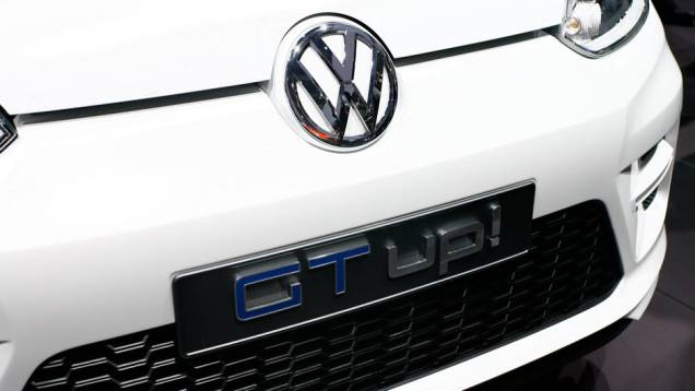 Alguns detalhes identificam o GT up como um legítimo esportivo VW, como a grade frontal do tipo colmeia <a href="https://quatrorodas.abril.com.br/salao-do-automovel/2012/carros/linha-up-708682.shtml" rel="migration">Leia mais</a>