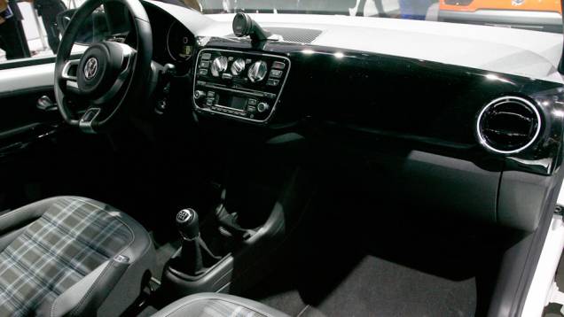 Modelo prima pelo estilo simples e básico <a href="https://quatrorodas.abril.com.br/salao-do-automovel/2012/carros/linha-up-708682.shtml" rel="migration">Leia mais</a> Modelo prima pelo estilo simples e básico <a href="https://quatrorodas.abril.com.br/salao-do-automovel/2012/carros/linha-up-708682.shtml" rel="migration">Leia mais</a>