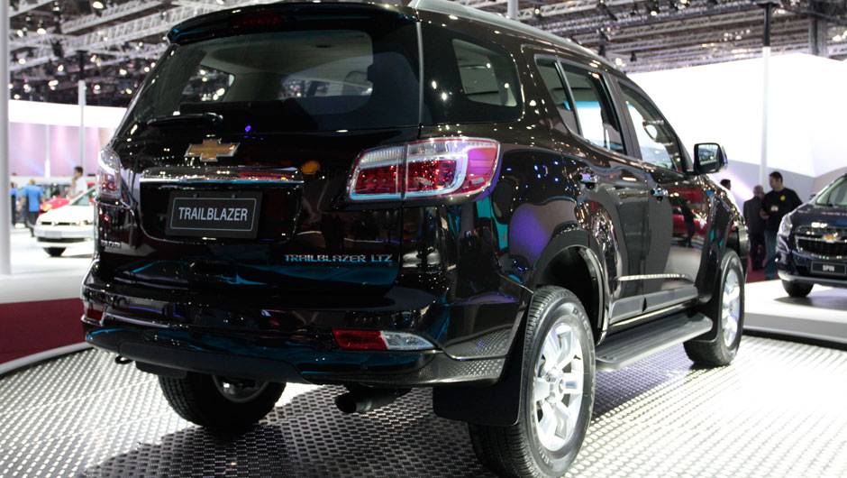 Por exemplo: controle de estabilidade, freios com sistema anti-travamento (ABS) e assist&ecirc;ncia de frenagem e controle de tra&ccedil;&atilde;o | <a href="https://quatrorodas.abril.com.br/salao-do-automovel/2012/carros/s10-grand-blazer-704027.shtml" rel="migration">Leia mais</a>