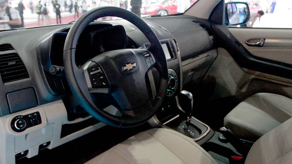 A tela LCD &eacute; opcional | <a href="https://quatrorodas.abril.com.br/salao-do-automovel/2012/carros/s10-grand-blazer-704027.shtml" rel="migration">Leia mais</a>