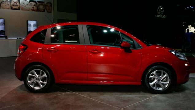A outra opção é o conjunto 1.6 de 122 cv com etanol e 115 cv com gasolina | <a href="https://quatrorodas.abril.com.br/salao-do-automovel/2012/carros/c3-704048.shtml" rel="migration">Leia mais</a> A outra opção é o conjunto 1.6 de 122 cv com etanol e 115 cv com gasolina | <a href="https://quatrorodas.abril.com.br/salao-do-automovel/2012/carros/c3-704048.shtml" rel="migration">Leia mais</a>