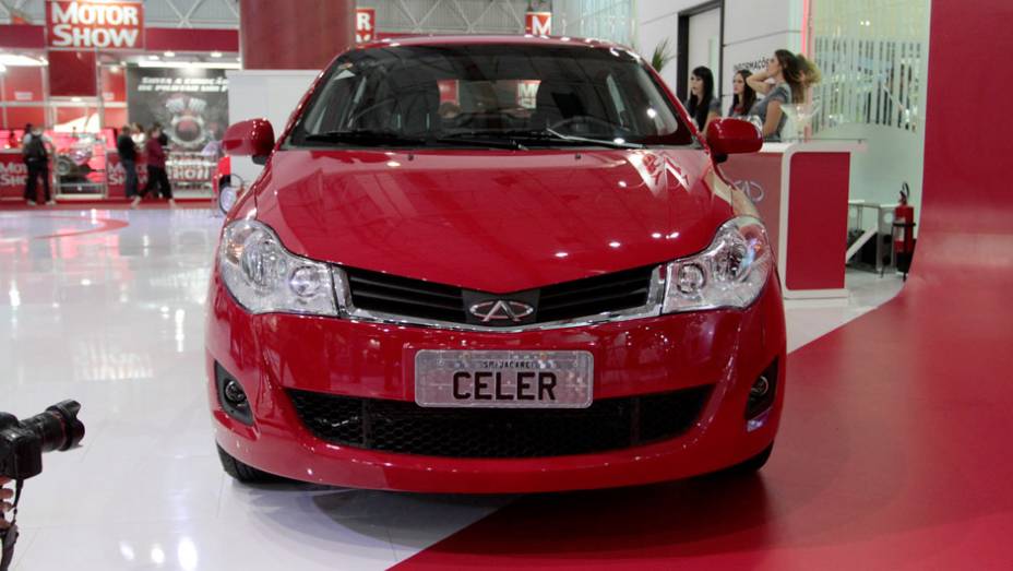 Ele será produzido em dois tipos de carroceria: hatch e sedã | <a href="https://quatrorodas.abril.com.br/salao-do-automovel/2012/carros/celer-703933.shtml" rel="migration">Leia mais</a>