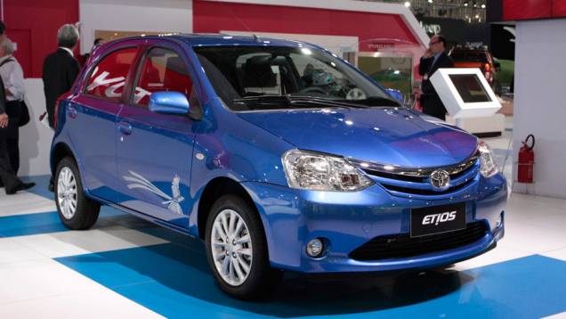 Etios chega nas versões hatchback e três volumes <a href="https://quatrorodas.abril.com.br/salao-do-automovel/2012/carros/toyota-etios-703992.shtml" rel="migration">Leia mais</a>