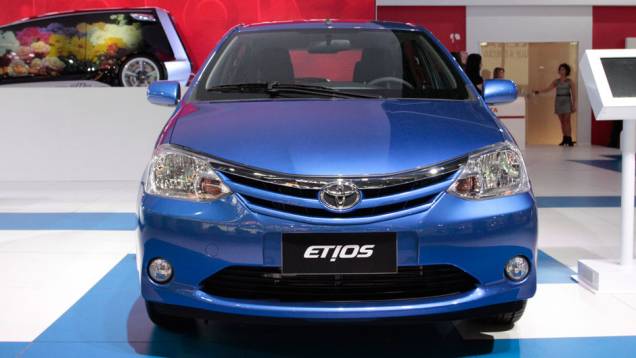 Na versão hatchback haverá motores 1.3 e 1.5, ambos com 16 válvulas <a href="https://quatrorodas.abril.com.br/salao-do-automovel/2012/carros/toyota-etios-703992.shtml" rel="migration">Leia mais</a>