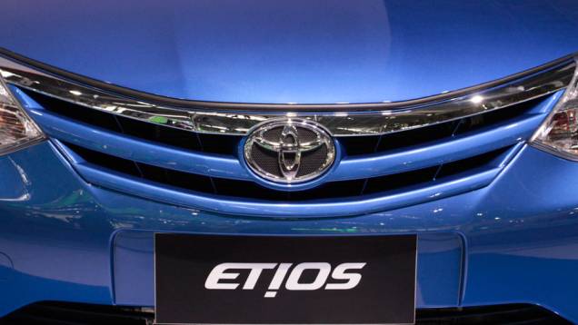 O modelo básico, o Etios 1.3 hacthback custará R$ 29 990,00 <a href="https://quatrorodas.abril.com.br/salao-do-automovel/2012/carros/toyota-etios-703992.shtml" rel="migration">Leia mais</a>