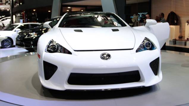 Torque é de 48,9 kgfm <a href="https://quatrorodas.abril.com.br/salao-do-automovel/2012/carros/lexus-lfa-703969.shtml" rel="migration">Leia mais</a>