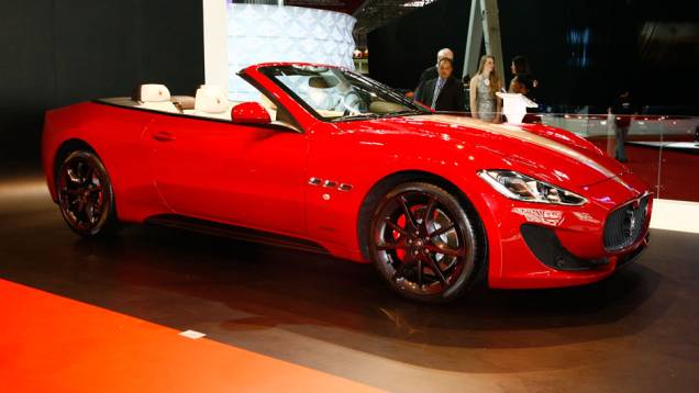 O superesportivo GranCabrio Sport é o primeiro conversível de quatro lugares da feito pela fabricante italiana | <a href="https://quatrorodas.abril.com.br/salao-do-automovel/2012/carros/grancabrio-sport-710165.shtml" rel="migration">Leia mais</a>