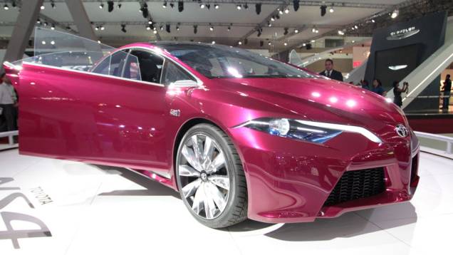 De acordo com a Toyota, o NS4 propõe o máximo do conceito de interação Homem-Máquina | <a href="%20https://quatrorodas.abril.com.br/salao-do-automovel/2012/carros/ns4-711126.shtml" rel="migration">Leia mais</a>