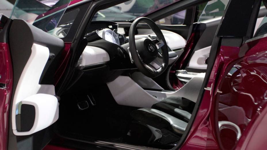 O NS4 conta com uma bateria que pode ser recarregada através de uma corrente elétrica proveniente de uma tomada comum | <a href="%20https://quatrorodas.abril.com.br/salao-do-automovel/2012/carros/ns4-711126.shtml" rel="migration">Leia mais</a>