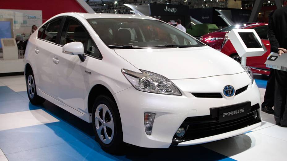 Prius | Comparação na categoria: A | Comparação geral: A | Emissão de CO2/ gas. (g/km): 86 | CONSUMO: álc./cidade (km/l): 15,7 | gas./estrada (km/l): 14,3