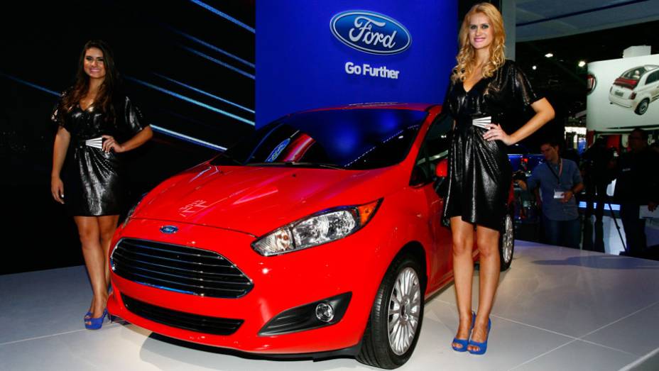 Modelo passou por reestilização e ganhou nova grade <a href="https://quatrorodas.abril.com.br/salao-do-automovel/2012/carros/fiesta-sedan-709086.shtml" rel="migration">Leia mais</a>