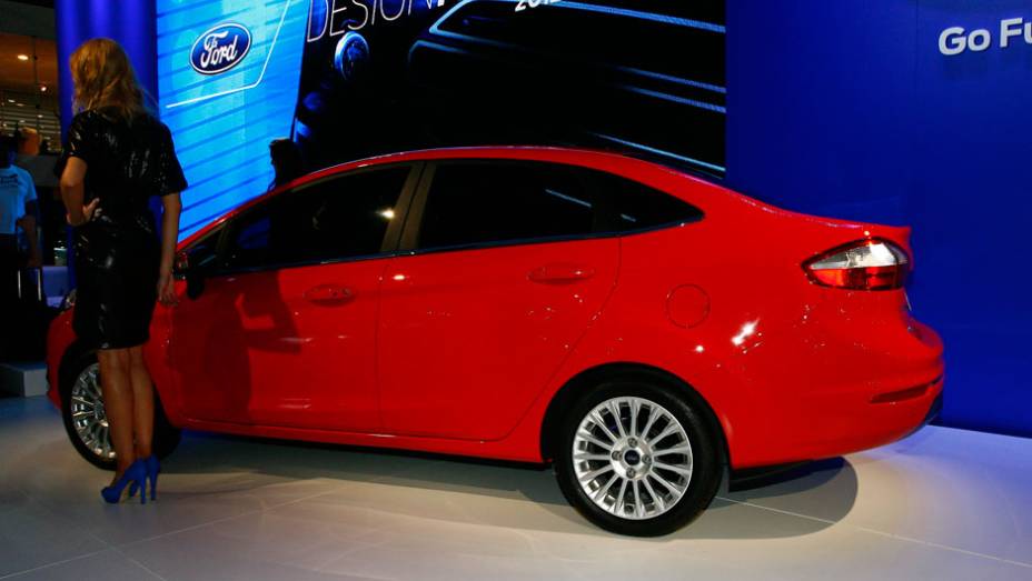 Linhas também foram mais definidas <a href="https://quatrorodas.abril.com.br/salao-do-automovel/2012/carros/fiesta-sedan-709086.shtml" rel="migration">Leia mais</a>