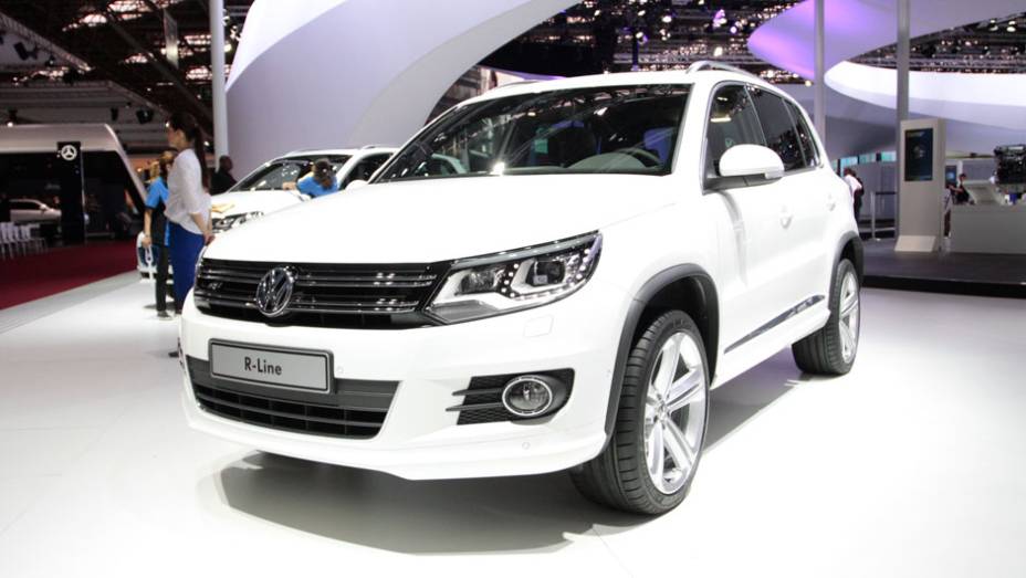 Além do novo CC e do Touareg, o Tiguan também entrou no clube R-Line | <a href="https://quatrorodas.abril.com.br/salao-do-automovel/2012/carros/tiguan-r-line-710810.shtml" rel="migration">Leia mais</a>