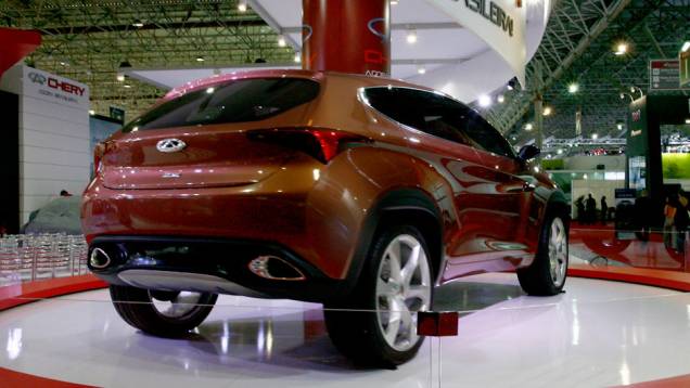 Sob o capô, o conceito conta com motor 2.0 turbo de injeção direta | <a href="https://quatrorodas.abril.com.br/salao-do-automovel/2012/carros/tx-709726.shtml" rel="migration">Leia mais</a> Sob o capô, o conceito conta com motor 2.0 turbo de injeção direta | <a href="https://quatrorodas.abril.com.br/salao-do-automovel/2012/carros/tx-709726.shtml" rel="migration">Leia mais</a>