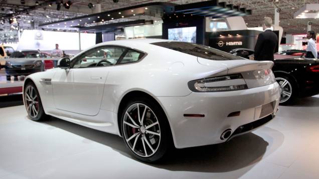 Torque é de 48,44 kgfm <a href="https://quatrorodas.abril.com.br/salao-do-automovel/2012/carros/vantage-v8-710809.shtml" rel="migration">Leia mais</a>