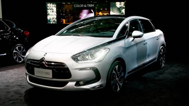 Completando a série DS, a Citroën mostra no Salão do Automóvel o DS5 | <a href="https://quatrorodas.abril.com.br/salao-do-automovel/2012/carros/ds5-703947.shtml" rel="migration">Leia mais</a>