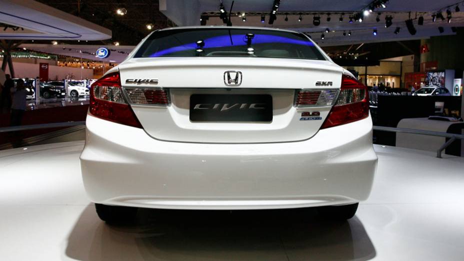 As versões LXR e EXR serão ofertadas com o motor 2.0 | <a href="https://quatrorodas.abril.com.br/salao-do-automovel/2012/carros/civic-2-0-civic-si-709093.shtml" rel="migration">Leia mais</a>
