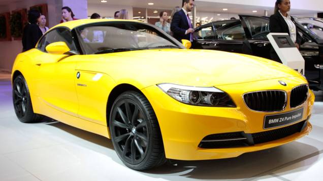 A BMW não deixou de lado os modelos conversíveis nesse Salão do Automóvel | <a href="https://quatrorodas.abril.com.br/salao-do-automovel/2012/carros/z4-pure-impulse-711065.shtml" rel="migration">Leia mais</a>
