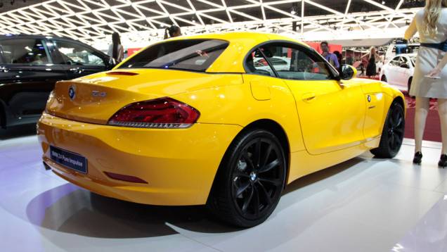 Ele está sendo utilizado pela primeira vez num modelo da linha do roadster | <a href="https://quatrorodas.abril.com.br/salao-do-automovel/2012/carros/z4-pure-impulse-711065.shtml" rel="migration">Leia mais</a> Ele está sendo utilizado pela primeira vez num modelo da linha do roadster | <a href="https://quatrorodas.abril.com.br/salao-do-automovel/2012/carros/z4-pure-impulse-711065.shtml" rel="migration">Leia mais</a>