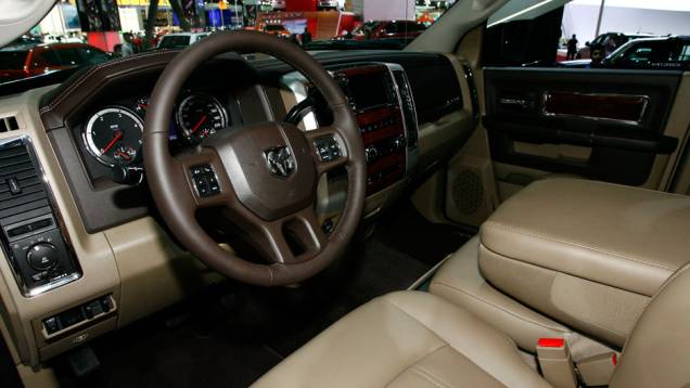 Potência gerada é de 310 cv <a href="https://quatrorodas.abril.com.br/salao-do-automovel/2012/carros/2500-laramie-704034.shtml" rel="migration">Leia mais</a> Potência gerada é de 310 cv <a href="https://quatrorodas.abril.com.br/salao-do-automovel/2012/carros/2500-laramie-704034.shtml" rel="migration">Leia mais</a>