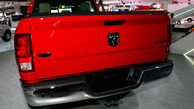 Modelo possui controle de estabilidade (ESC) e freios com sistema anti-travamento (ABS) <a href="https://quatrorodas.abril.com.br/salao-do-automovel/2012/carros/2500-laramie-704034.shtml" rel="migration">Leia mais</a> Modelo possui controle de estabilidade (ESC) e freios com sistema anti-travamento (ABS) <a href="https://quatrorodas.abril.com.br/salao-do-automovel/2012/carros/2500-laramie-704034.shtml" rel="migration">Leia mais</a>