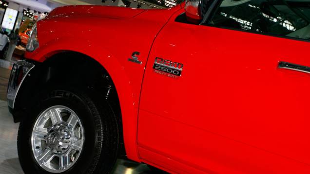 Tração nas quatro rodas com reduzida integra o pacote <a href="https://quatrorodas.abril.com.br/salao-do-automovel/2012/carros/2500-laramie-704034.shtml" rel="migration">Leia mais</a> Tração nas quatro rodas com reduzida integra o pacote <a href="https://quatrorodas.abril.com.br/salao-do-automovel/2012/carros/2500-laramie-704034.shtml" rel="migration">Leia mais</a>