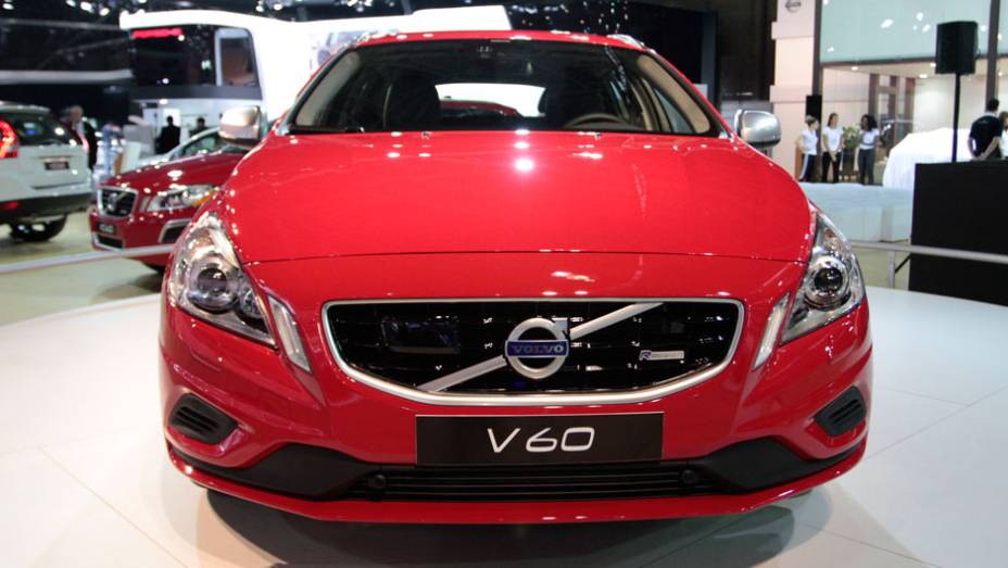 O Volvo V60 chegou ao evento como uma das principais novidades da marca no mercado brasileiro | <a href="https://quatrorodas.abril.com.br/salao-do-automovel/2012/carros/v60-709515.shtml" rel="migration">Leia mais</a>