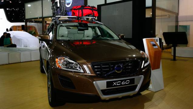 O tradicional SUV XC60 da Volvo marcou presença nesse Salão do Automóvel | <a href="https://quatrorodas.abril.com.br/salao-do-automovel/2012/carros/xc60-710170.shtml" rel="migration">Leia mais</a>