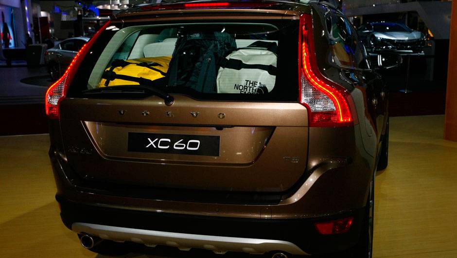 transmiss&atilde;o &eacute; autom&aacute;tica de seis velocidades (Geartronic). A tra&ccedil;&atilde;o pode ser dianteira ou integral | <a href="https://quatrorodas.abril.com.br/salao-do-automovel/2012/carros/xc60-710170.shtml" rel="migration">Leia mais</a>