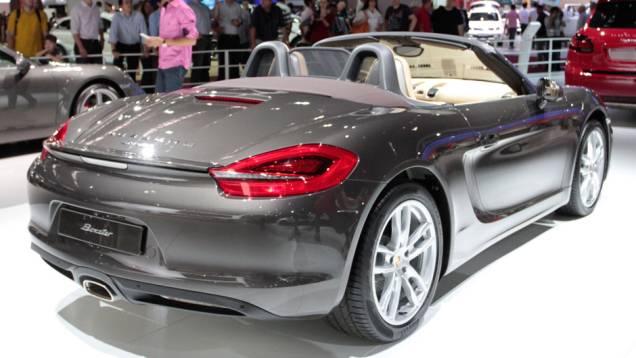 O Boxster, que chegou à terceira geração este ano, ganhou o mesmo refinamento incorporado ao 911, na sétima geração, lançado meses antes, na Europa | <a href="https://quatrorodas.abril.com.br/salao-do-automovel/2012/carros/boxster-703924.shtml" rel="migration"></a>