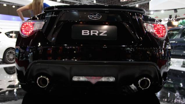 O desenvolvimento do BRZ é resultado da aliança entre Subaru e a Toyota, que adquiriu recentemente a participação que estava nas mãos da norte-americana GM | <a href="https://quatrorodas.abril.com.br/salao-do-automovel/2012/carros/brz-709017.shtml" rel="migration">Leia ma</a>
