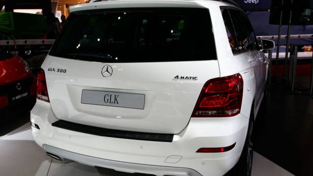 Com 252 cv, ele tem função start-stop e transmissão automática de sete velocidades | <a href="https://quatrorodas.abril.com.br/salao-do-automovel/2012/carros/mercedes-benz-glk-300-705949.shtml" rel="migration">Leia mais</a> Com 252 cv, ele tem função start-stop e transmissão automática de sete velocidades | <a href="https://quatrorodas.abril.com.br/salao-do-automovel/2012/carros/mercedes-benz-glk-300-705949.shtml" rel="migration">Leia mais</a>