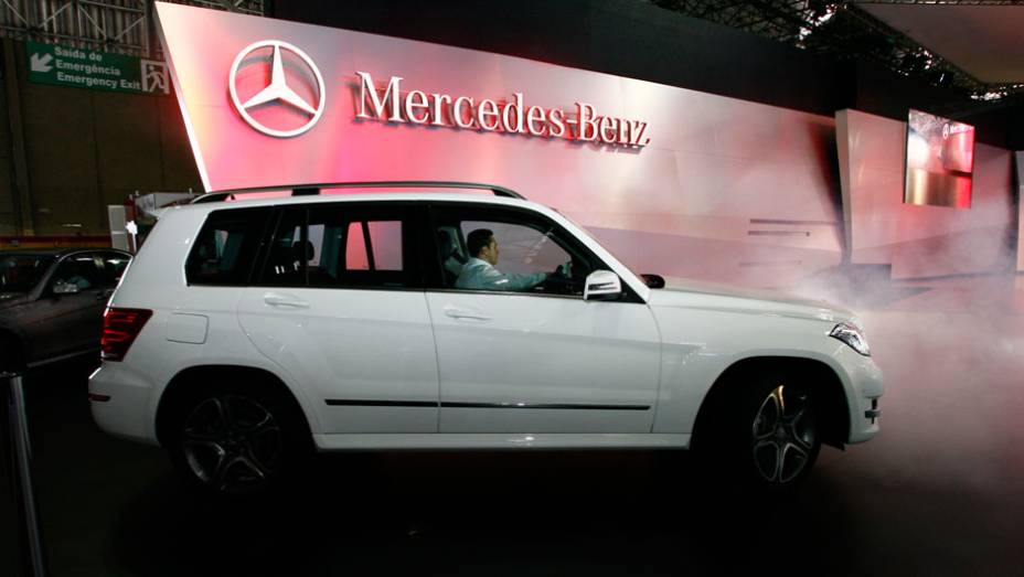 Os traços retilíneos cederam espaço para formas mais arredondadas | <a href="https://quatrorodas.abril.com.br/salao-do-automovel/2012/carros/mercedes-benz-glk-300-705949.shtml" rel="migration">Leia mais</a>