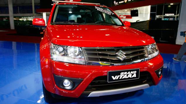 O SUV chega com motor 2.0 (DOHC), que entrega 140 cavalos de potência a 6.000 rpm | <a href="https://quatrorodas.abril.com.br/salao-do-automovel/2012/carros/grand-vitara-703984.shtml" rel="migration">Leia mais</a> O SUV chega com motor 2.0 (DOHC), que entrega 140 cavalos de potência a 6.000 rpm | <a href="https://quatrorodas.abril.com.br/salao-do-automovel/2012/carros/grand-vitara-703984.shtml" rel="migration">Leia mais</a>
