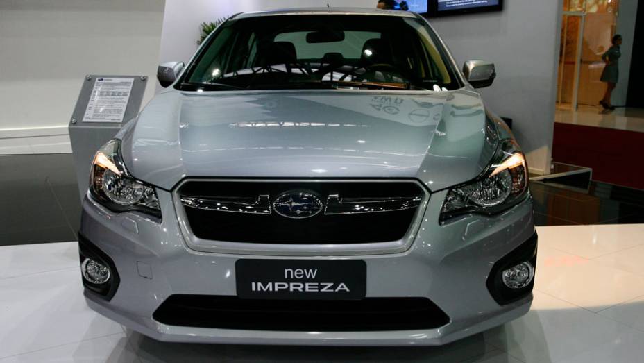 O sedã recebe novo desenho, porém com as mesmas dimensões| <a href="https://quatrorodas.abril.com.br/salao-do-automovel/2012/carros/impreza-703962.shtml" rel="migration">Leia mais</a>