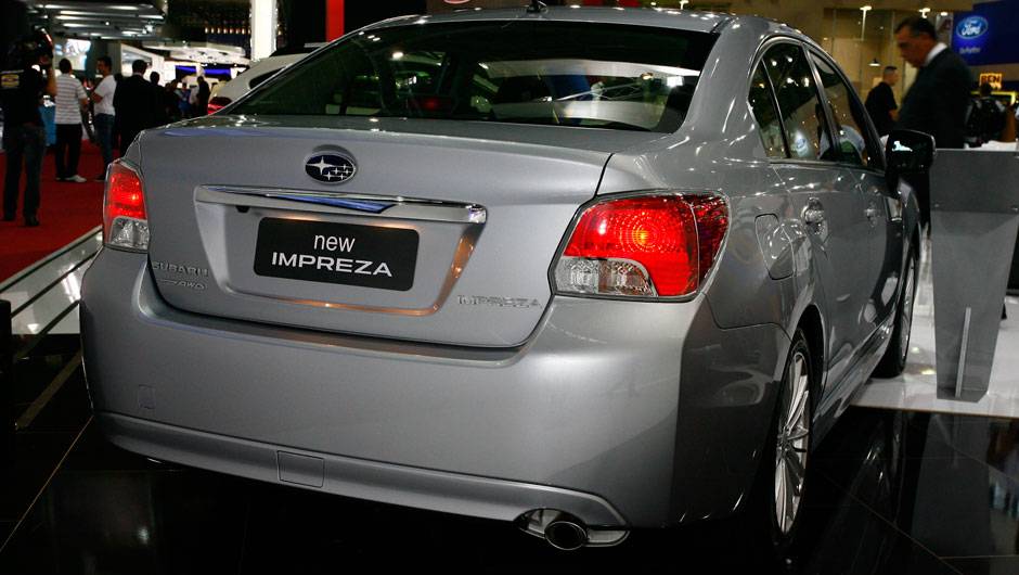 Outra novidade &eacute; o motor boxer, de quatro cilindros e 2 litros, de segunda gera&ccedil;&atilde;o, que rende 160 cv e tem consumo m&eacute;dio de quase 13 km/l | <a href="https://quatrorodas.abril.com.br/salao-do-automovel/2012/carros/impreza-703962.shtml" rel="migration">Leia mais</a>