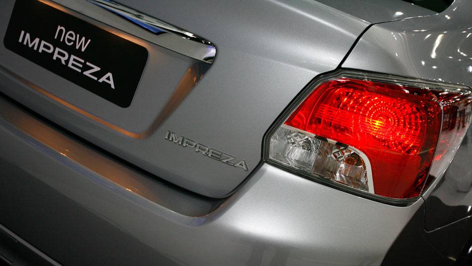 A transmiss&atilde;o &eacute; autom&aacute;tica, de quatro velocidades, com tra&ccedil;&atilde;o integral | <a href="https://quatrorodas.abril.com.br/salao-do-automovel/2012/carros/impreza-703962.shtml" rel="migration">Leia mais</a>