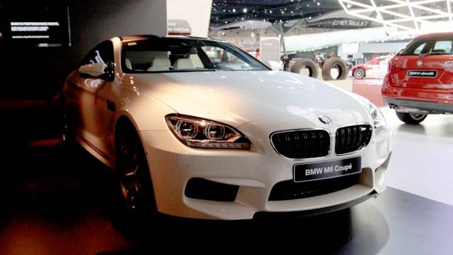 O modelo está presente neste Salão do Automóvel | <a href="https://quatrorodas.abril.com.br/salao-do-automovel/2012/carros/m6-710910.shtml" rel="migration">Leia mais</a> O modelo está presente neste Salão do Automóvel | <a href="https://quatrorodas.abril.com.br/salao-do-automovel/2012/carros/m6-710910.shtml" rel="migration">Leia mais</a>