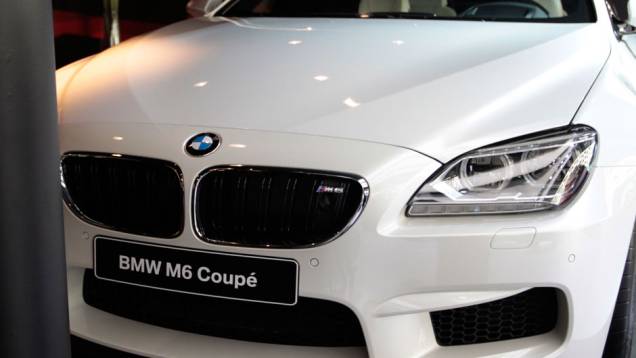 ... e chega aos 200 km/h em 12,6 segundos (0,4s mais rápido) | <a href="https://quatrorodas.abril.com.br/salao-do-automovel/2012/carros/m6-710910.shtml" rel="migration">Leia mais</a> ... e chega aos 200 km/h em 12,6 segundos (0,4s mais rápido) | <a href="https://quatrorodas.abril.com.br/salao-do-automovel/2012/carros/m6-710910.shtml" rel="migration">Leia mais</a>