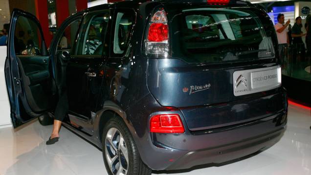 O modelo passa a contar com dois novos tipos de motor: o 1.5i flex, de 93 cv de potência, e o Vti 120 flex start, com 122 cv | <a href="https://quatrorodas.abril.com.br/salao-do-automovel/2012/carros/c3-picasso-2013-709046.shtml" rel="migration">Leia mais</a> O modelo passa a contar com dois novos tipos de motor: o 1.5i flex, de 93 cv de potência, e o Vti 120 flex start, com 122 cv | <a href="https://quatrorodas.abril.com.br/salao-do-automovel/2012/carros/c3-picasso-2013-709046.shtml" rel="migration">Leia mais</a>