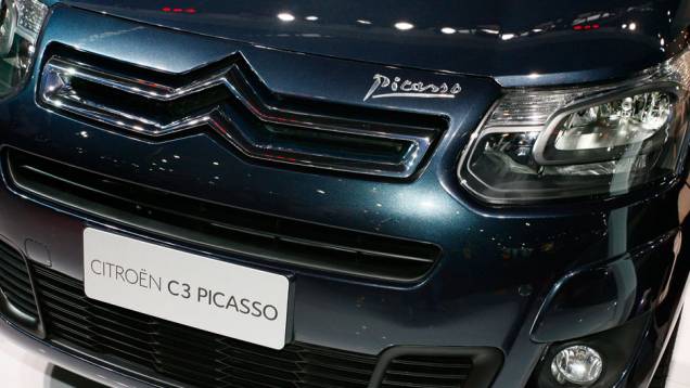 Duas opções de câmbio estão disponíveis: manual, de cinco marchas, e automático, de oito velocidades | <a href="https://quatrorodas.abril.com.br/salao-do-automovel/2012/carros/c3-picasso-2013-709046.shtml" rel="migration">Leia mais</a> Duas opções de câmbio estão disponíveis: manual, de cinco marchas, e automático, de oito velocidades | <a href="https://quatrorodas.abril.com.br/salao-do-automovel/2012/carros/c3-picasso-2013-709046.shtml" rel="migration">Leia mais</a>