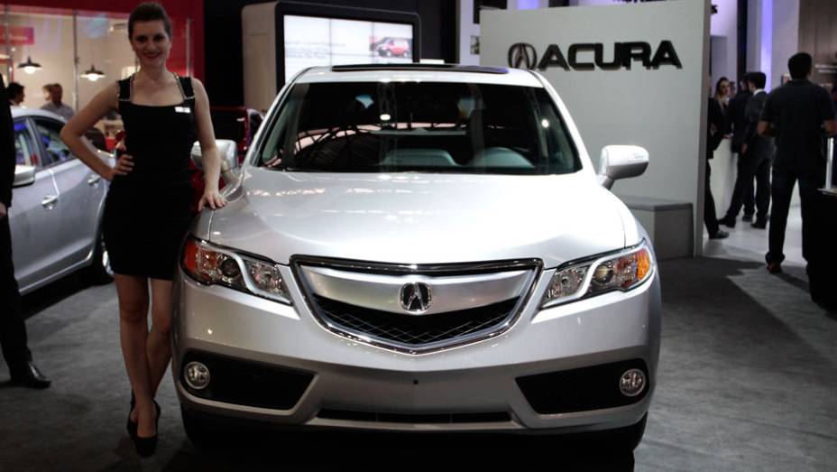 A suspensão independente do tipo multi-link oferece conforto até ao transpor terrenos acidentados | <a href="https://quatrorodas.abril.com.br/salao-do-automovel/2012/carros/rdx-710698.shtml" rel="migration">Leia mais</a>