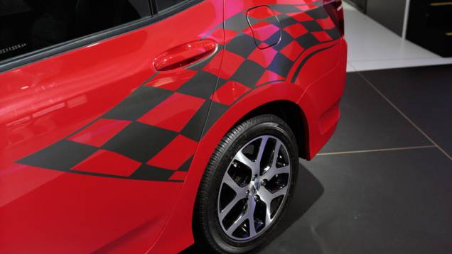 Segundo a Honda, esta versão especial está em fase de desenvolvimento e pode sofrer alterações até seu lançamento, previsto para junho de 2013 | <a href="https://quatrorodas.abril.com.br/salao-do-automovel/2012/carros/city-special-edition-711205.shtml" rel="migration">Lei</a> Segundo a Honda, esta versão especial está em fase de desenvolvimento e pode sofrer alterações até seu lançamento, previsto para junho de 2013 | <a href="https://quatrorodas.abril.com.br/salao-do-automovel/2012/carros/city-special-edition-711205.shtml" rel="migration">Lei</a>